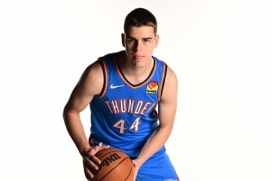 不给力！托皮奇13中2得11分3板5助3断 三分球6投全铁