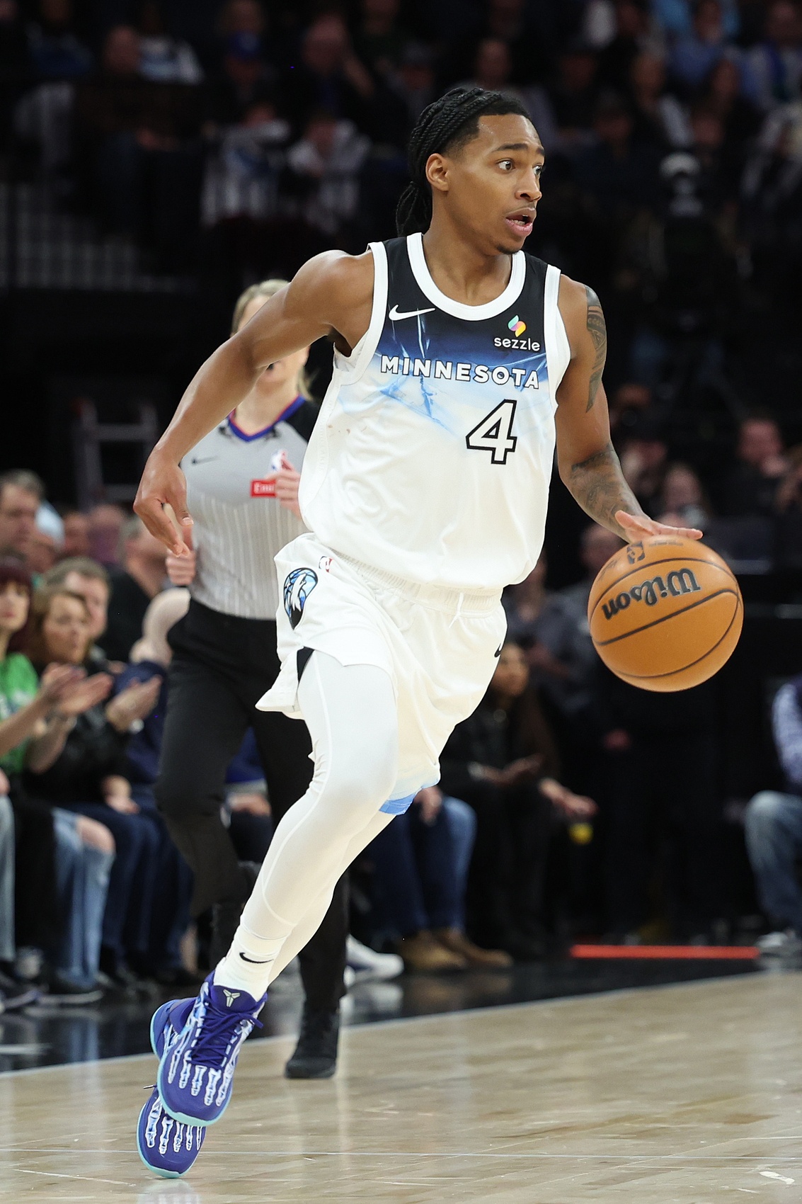 迪林厄姆：我在组织进攻方面进步了很多 现在变得越来越自然了