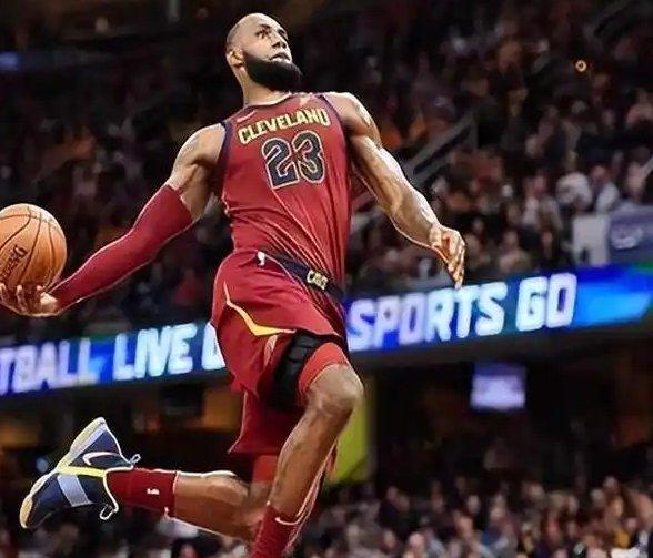 詹姆斯的实力虽然全面，但是也有弱点，那就是运球能力不行