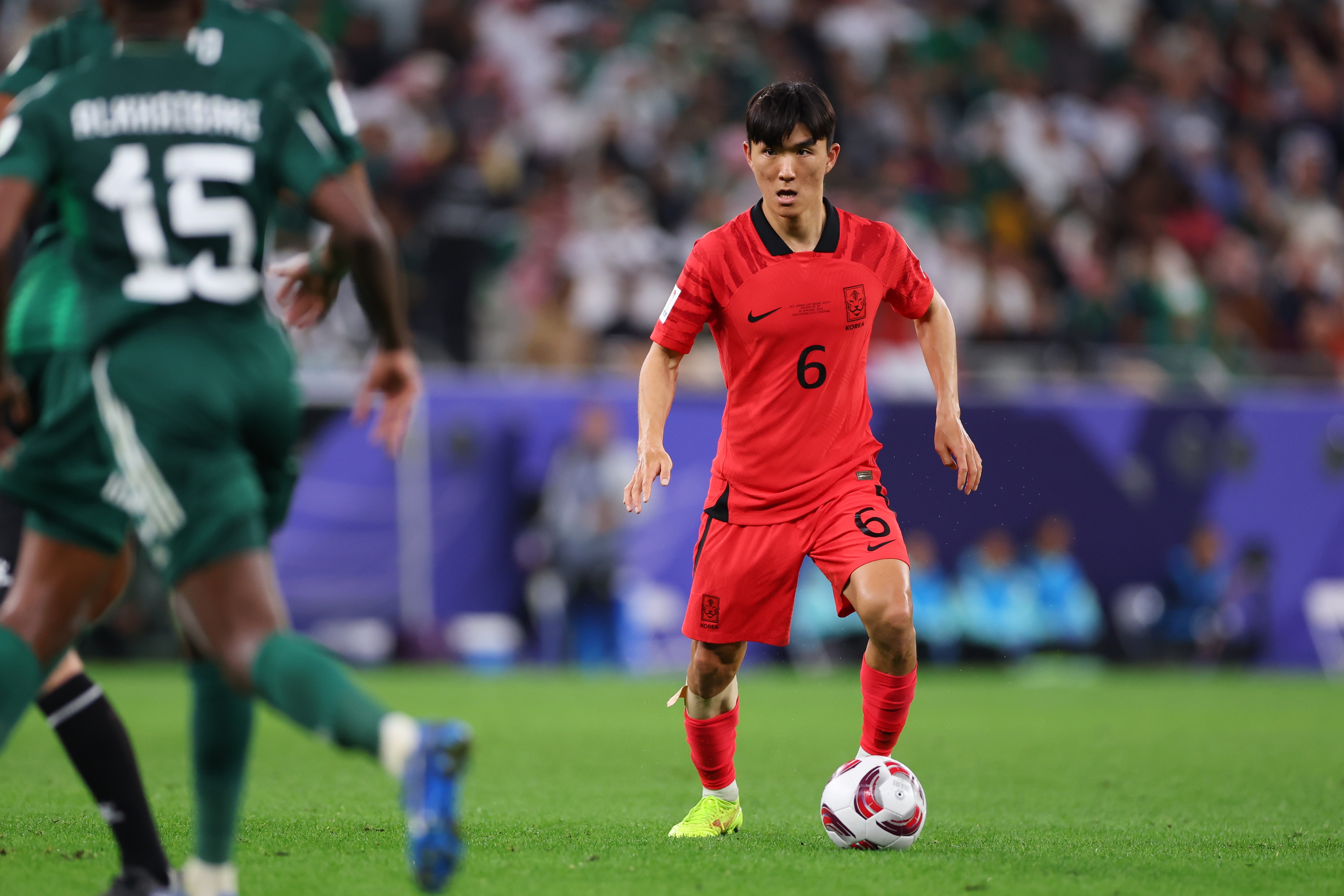 乐鱼直播入口-费耶诺德中场黄仁范小腿拉伤 确认缺席韩国队九月赛事