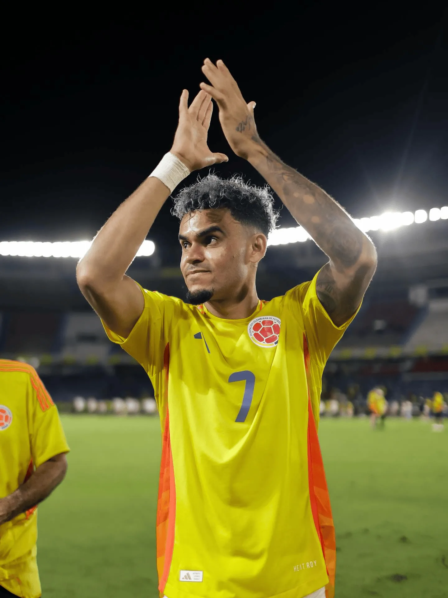 乐鱼体育赛事直播-迪亚斯社媒：晋级世界杯，很幸运能成为伟大集体的一员