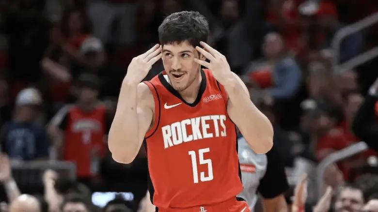 乐鱼体育在线-火箭最惨球员诞生！为练阿门，谢泼德频繁折返跑，太可怜了！