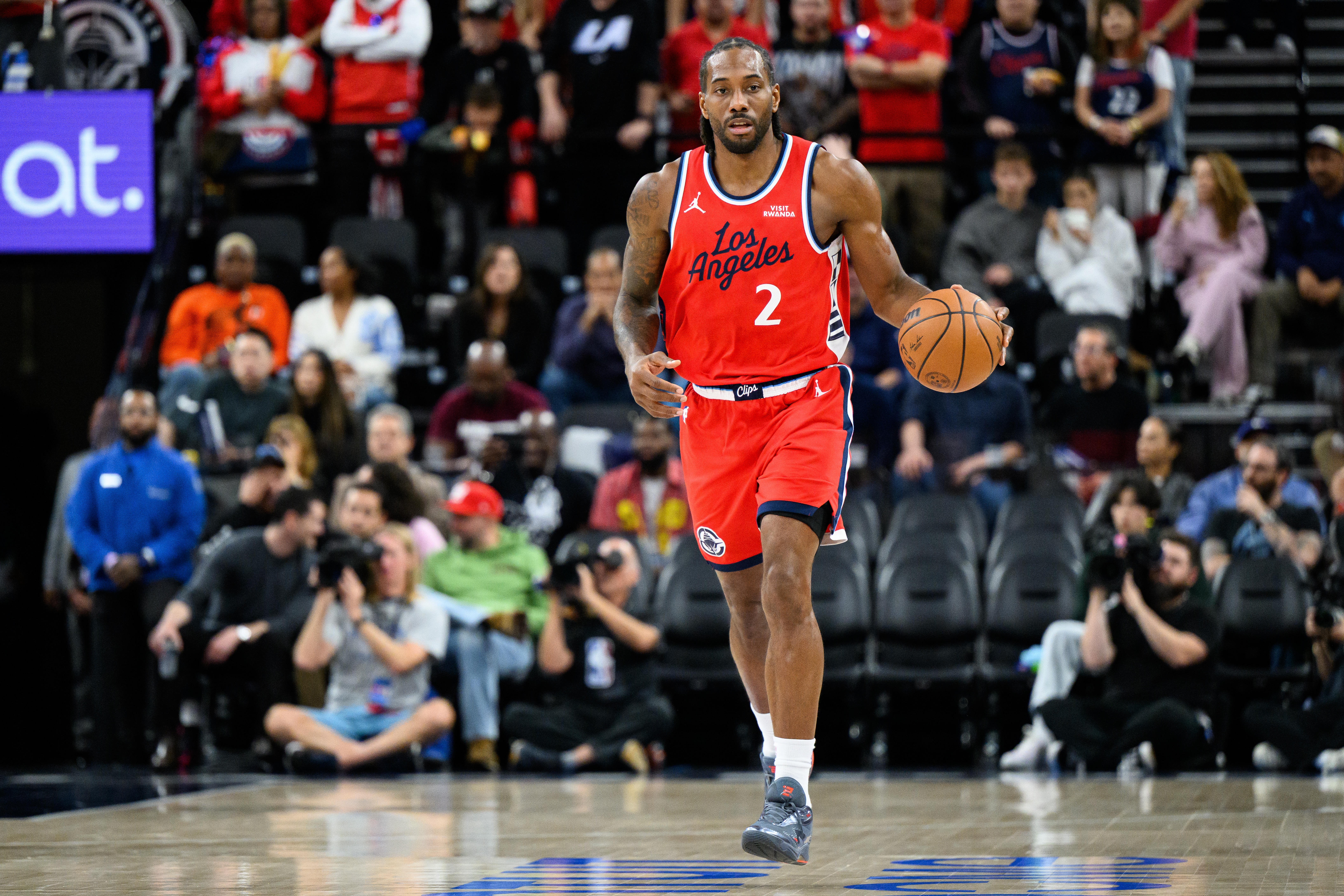 足球直播-杀戮机甲！伦纳德全场19投11中&amp;三分10中6 砍下34分4板3助1断